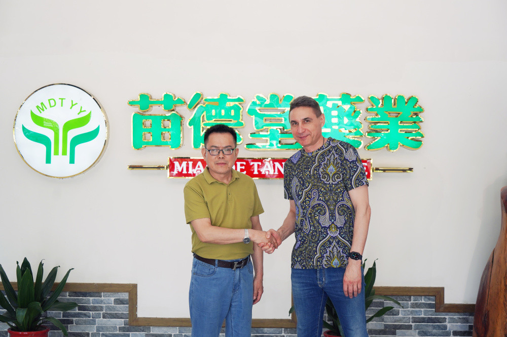 Russian customers visited Anhui Miao De Tang Pharmaceutical Co., Ltd. and had extensive and in-depth exchanges in a sincere and friendly manner.