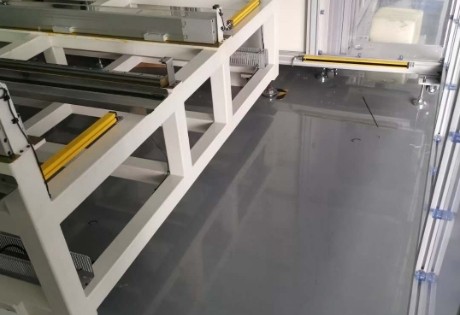 Enhancing Safety on Laptop Assembly Lines: Application of QCE18/20-340 2BB Safety Light Curtains