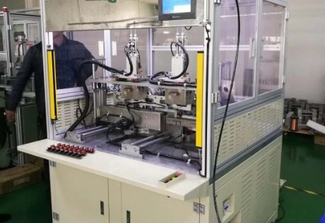 Skuteczne zastosowanie świetlnych kurtyn bezpieczeństwa DADISICK w urządzeniach zautomatyzowanych