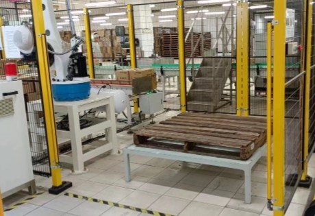 Il futuro innovativo della logistica: barriere fotoelettriche di sicurezza e automazione robotica