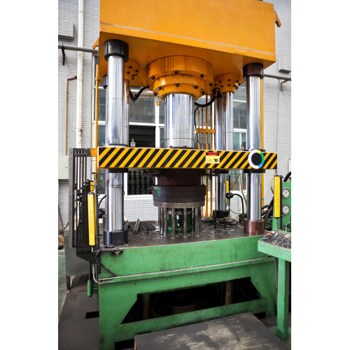 Safety Light Curtain Protects the Surroundings of Hydraulic Presses