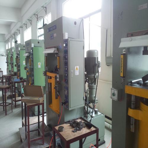 Light Curtains Without Blind Zone for Stamping Machines