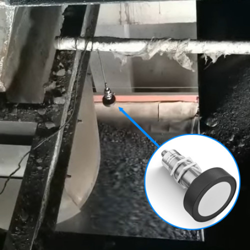 スタッカーレベル検出の革新：接触型材料ハンマーに代わる超音波センサー