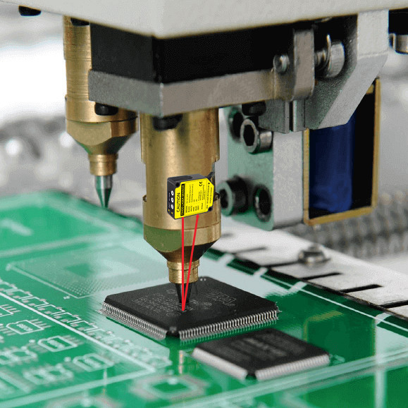 Laser Displacement Sensors Empower SMT Machines: Achieving High-Precision Positioning and Intelligent Quality Control