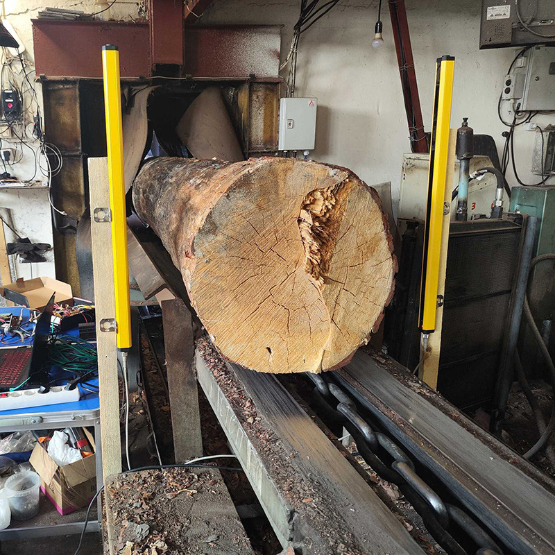Measuring Light Curtains in Woodworking Machinery