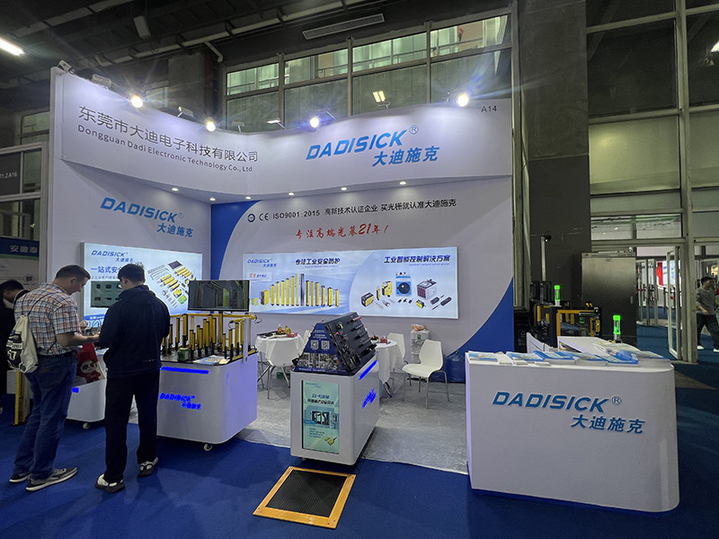 DADISICK team engaging with visitors at Guangzhou industrial exhibition