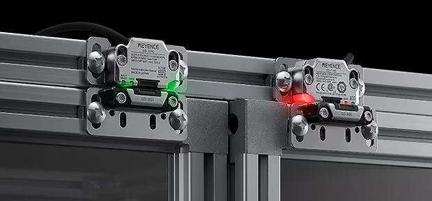 Large indicator lights: normal (green), door open (red)