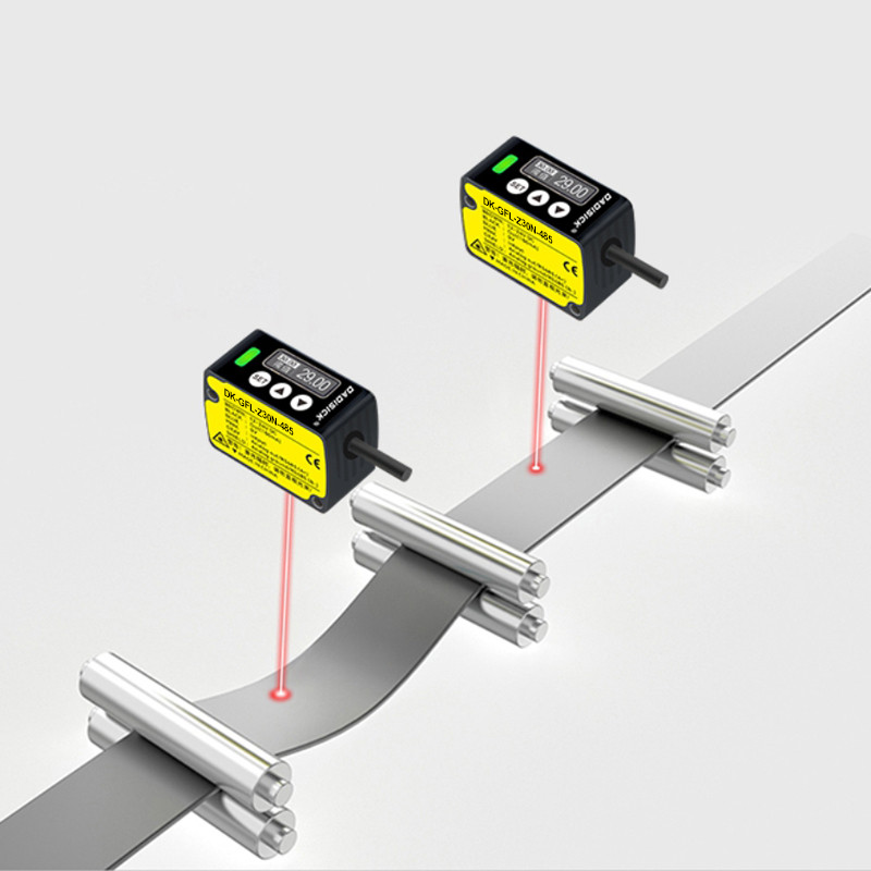 Displacement sensor for flatness detection