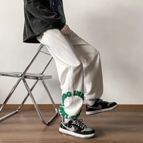 pantalon en coton personnalisé pour hommes avec fournisseur de broderie chenille | fournisseurs de vêtements en gros en Chine