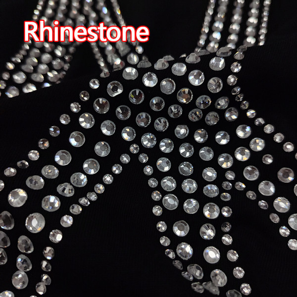 Customized Rhinestones T-shirts: A New Trend of Shining Individuality