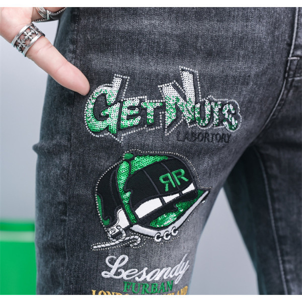 Custom Denim Shorts: Crafting Exclusive Fashion Style