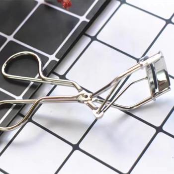 eyelash curler