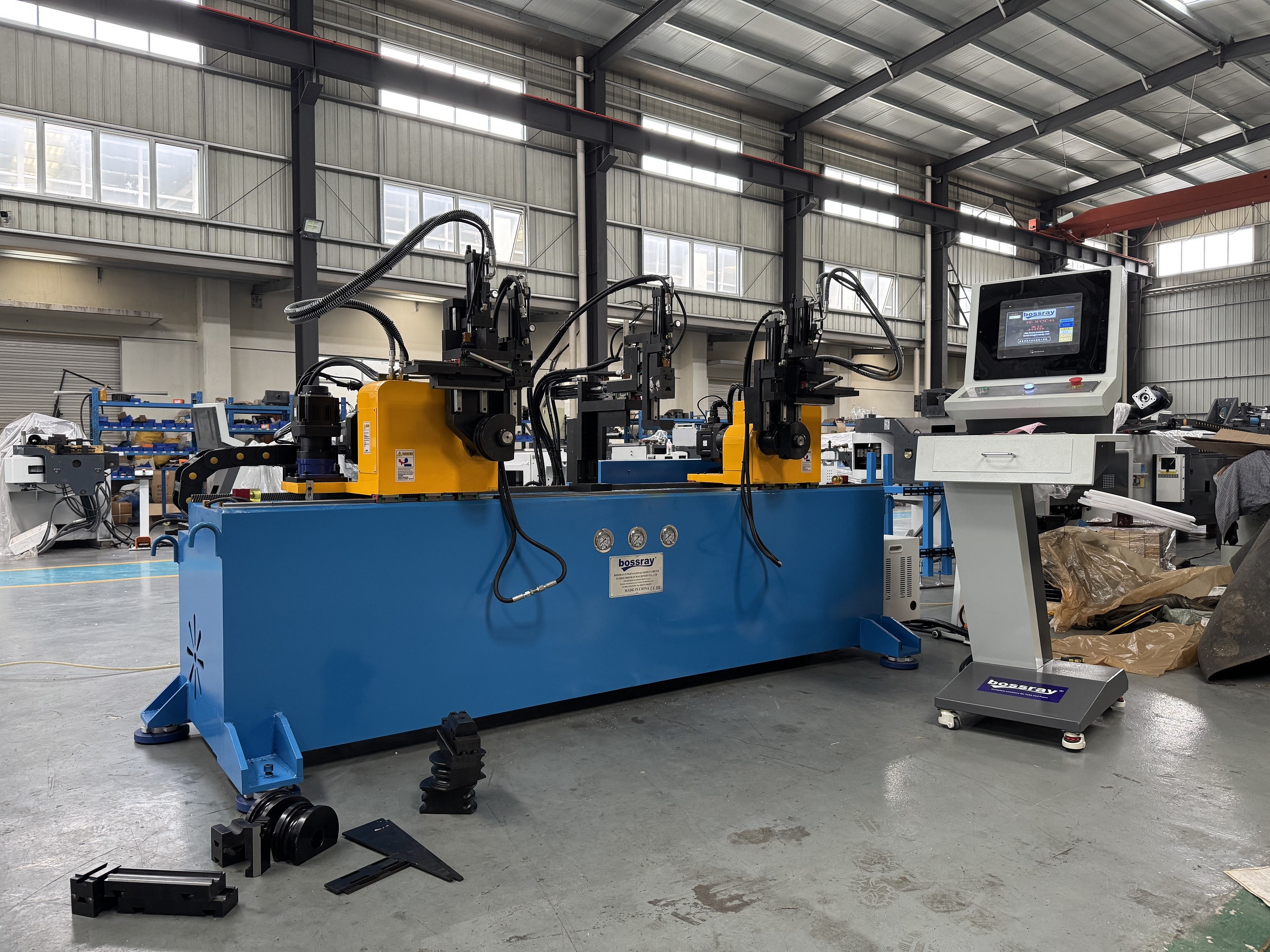 Dobladora de tubos CNC DB-38A de doble cabezal con movimiento automático