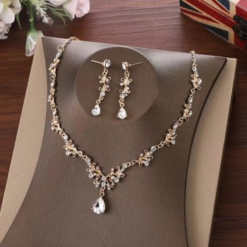 A beautiful shiny necklace for a lady