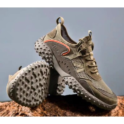Comfortable and light well versatile outdoor hiking shoes climbing shoes