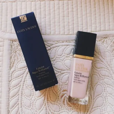 Liquid foundation can hold makeup for a long time Liquid foundation is durable