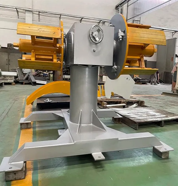 DBMT Series double-head decoiler built in the FANTY factory workshop