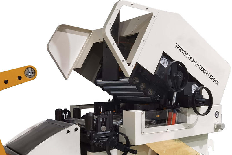 Which Work Roll Material Lasts Longest in a Straightener?
