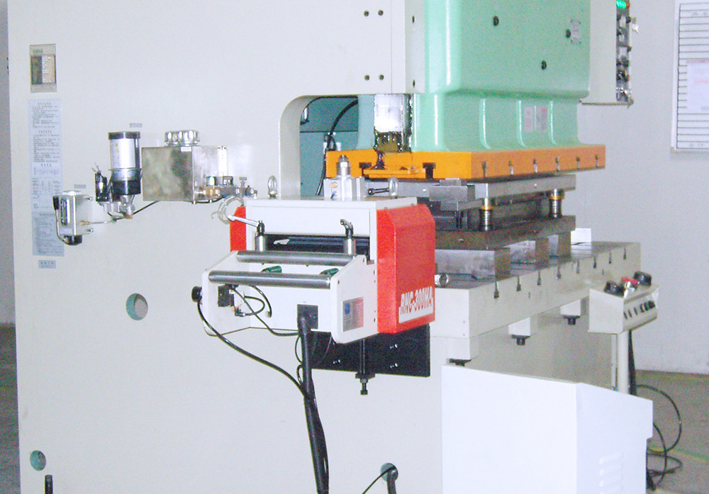high speed punch press with servo feeder