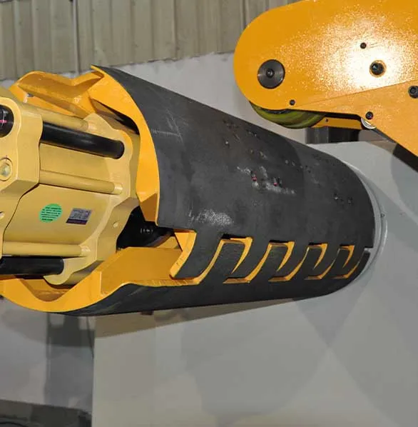 Hydraulic decoiler head with expanding mandrel