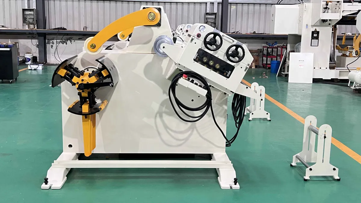 decoiler straightener on the FANTY assembly floor