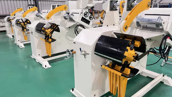 Multiple decoiler straighteners in workshop