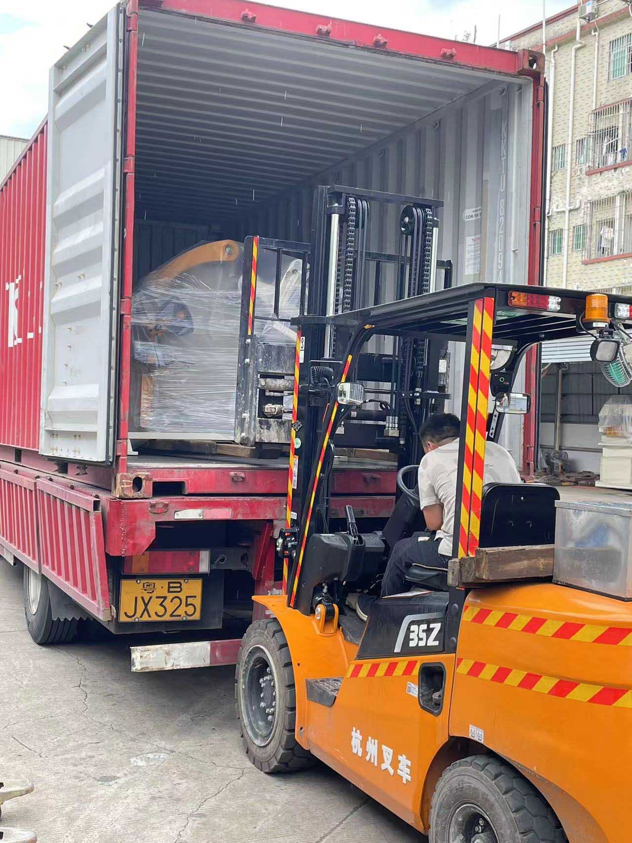 GL Model Decoiler Straightener container loading