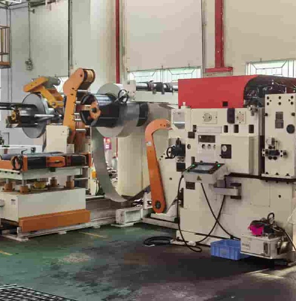 Why Does Pass Line Height Matter on a Straightener Feeder?