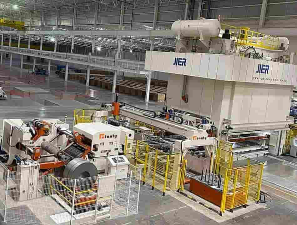 Operator watching a stamping line monitoring screen with an NC servo feeder