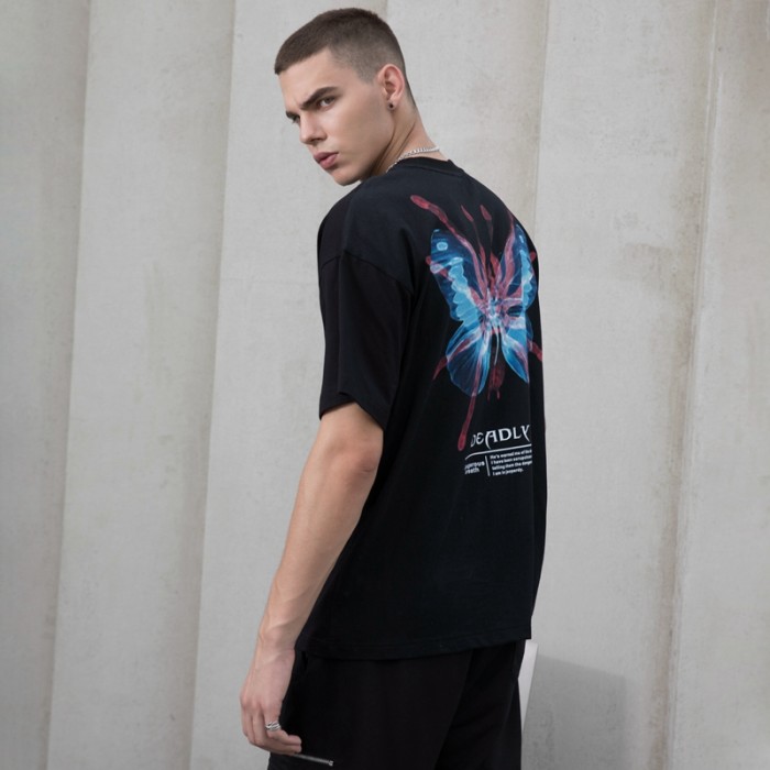 Herstellung von T-Shirts mit individuellem Schmetterlingsdruck | Dunkle T-Shirts aus Baumwolle mit Siebdruckgrafik