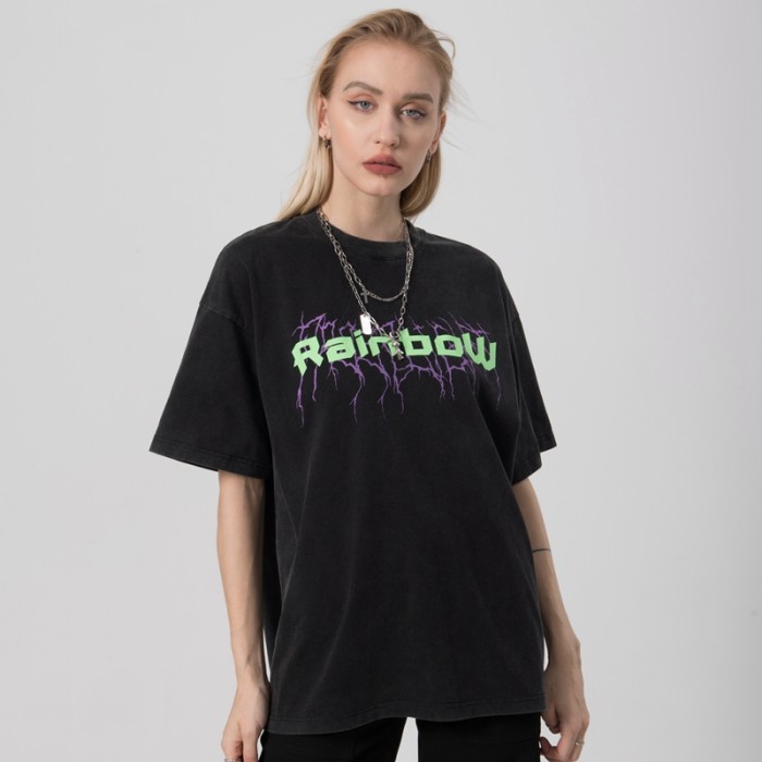 Individuelle Kurzarm-T-Shirts. Individuelles T-Shirt mit dunklem Heißtransferdruck