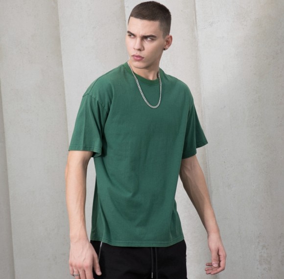 Benutzerdefinierte gewaschene T-Shirts. Dunkle T-Shirts aus Baumwolle mit fallender Schulter und kastenförmiger Passform