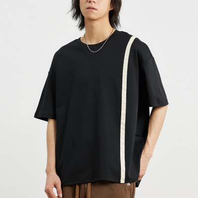 Fabrik-T-Shirts aus Baumwolle in Kontrastfarbe mit tief angesetzter Schulterpartie
