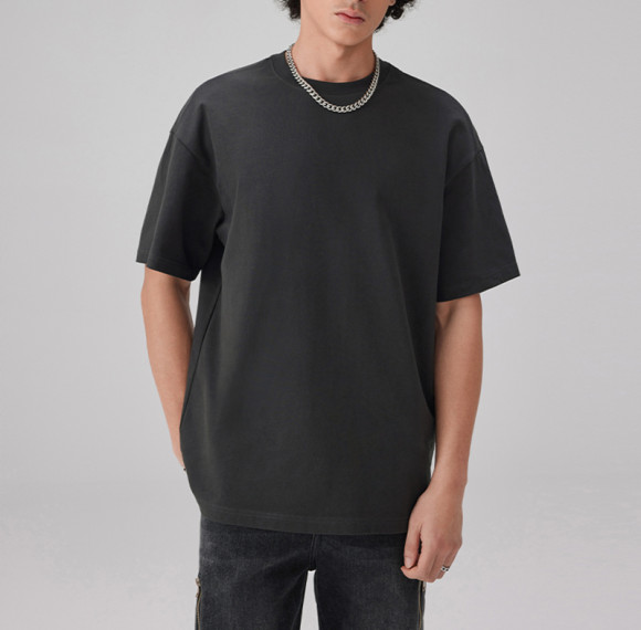 Tailliertes T-Shirt von Manufacturing, 245 g/m², 100 % Baumwolle, Design mit O-Ausschnitt für Herren