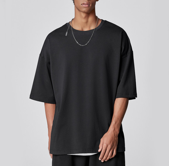 Großhandel Herren Streetwear T-Shirts | Einfarbige Oversize-T-Shirts aus 100 % Baumwolle mit tief angesetzter Schulterpartie