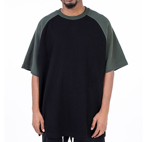 Maßgeschneiderte Waffel-T-Shirts für Männer | Schwere 280 g/m² Raglan-Farbblock-T-Shirts mit tief angesetzter Schulter. Streetwear