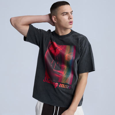 Individuell gestaltetes T-Shirt im Streetstyle | 230 g/m², 100 % Baumwolle, Oversized-Fit-T-Shirt im dunklen Stil | OEM, ODM