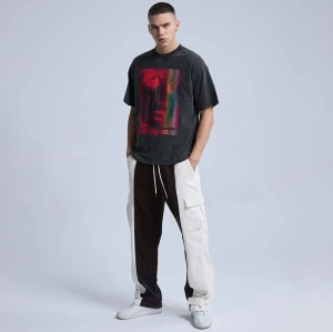 Individuell gestaltetes T-Shirt im Streetstyle | 230 g/m², 100 % Baumwolle, Oversized-Fit-T-Shirt im dunklen Stil | OEM, ODM
