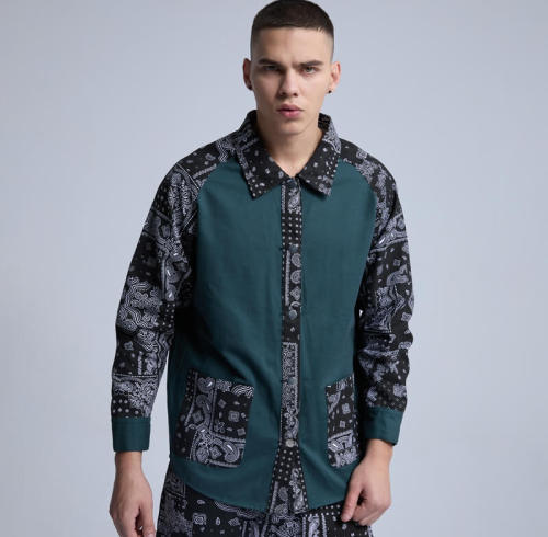 Camisas estampadas patchwork con mangas escotadas personalizadas | Camisas de estilo urbano | Diseño original con toques oscuros