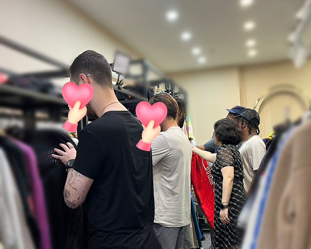 USA Customers Visit Touches Dark