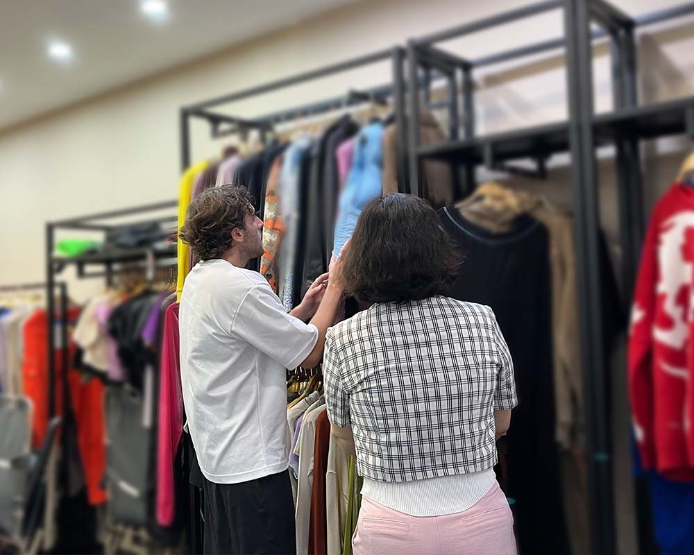 UK Customers Visit Touches Dark