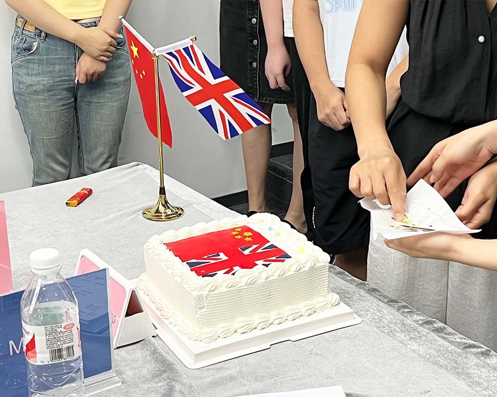 UK Customers Visit Touches Dark