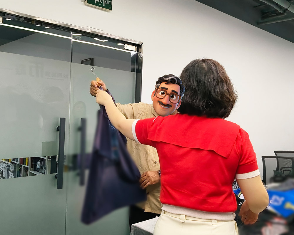 USA Customers Visit Touches Dark