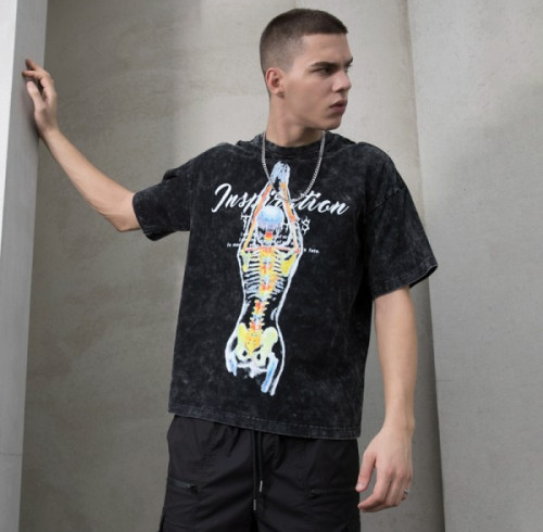 How to Wear a Dark Style T-Shirt ?