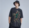 Von Streetwear bis High Fashion: Dunkle T-Shirts gibt es überall
