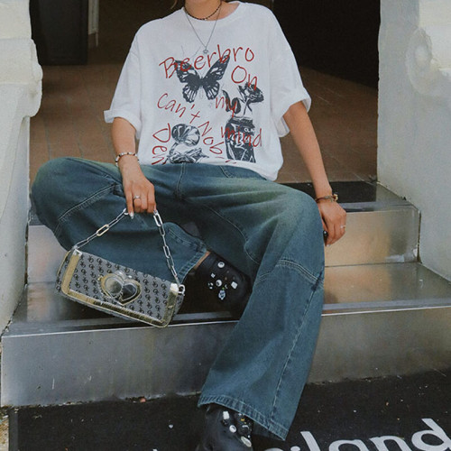 Benefits of Working with a Dark Street Style T-shirt Manufacturer
