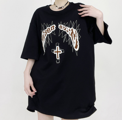 Dark T-Shirt Picks: What's Trending This Spring