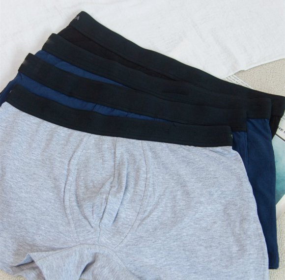 Eng anliegende Herren-Boxershorts aus Baumwolle mit flachem Aufdruck | Weicher, dehnbarer Stoff | Bequeme Herrenunterwäsche aus Baumwolle
