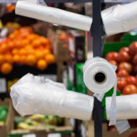 ¿De qué están hechas las bolsas biodegradables? Explicación del PBAT, el PLA y el almidón de maíz.