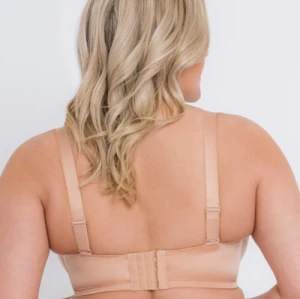 Custom Women's Best Strapless Bras Multiway Plus Size Push Up Underwire Smooth Bandeau Bra Supplier